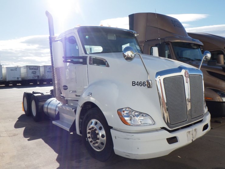 2016-kenworth-t680-image-5