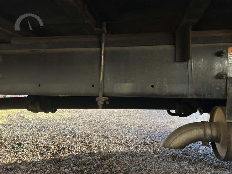 2007-freightliner-business-class-m2-106-image-10