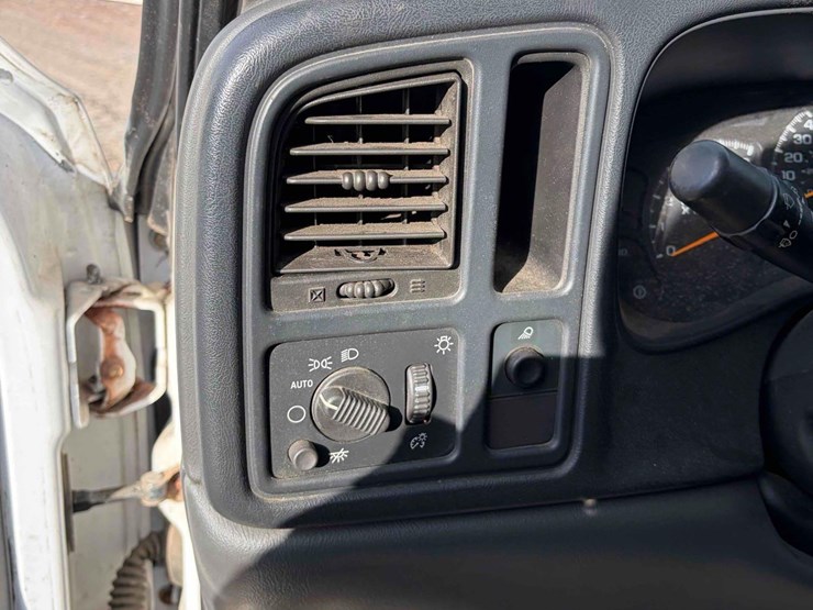 2006-chevrolet-2500hd-image-15