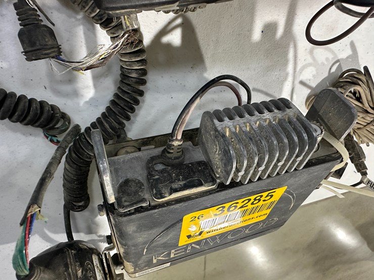 #36285-•-lot-of-(3)-kenwood-2-way-radios-image-5