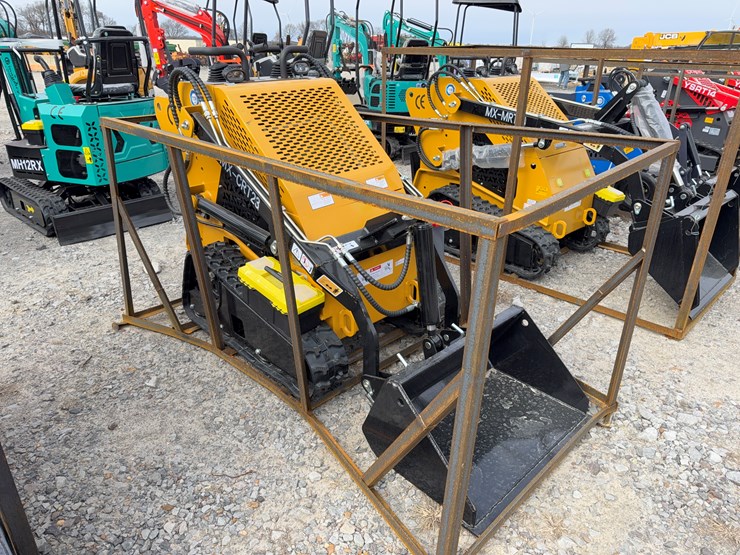 #83-•-unused-agt-mx-crt23-stand-on-tracked-loader-mxcrt232025j00636-inv#-35701-image-2