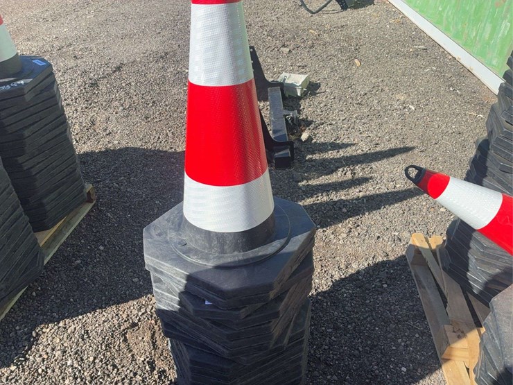 (21)-safety-cones-image-1