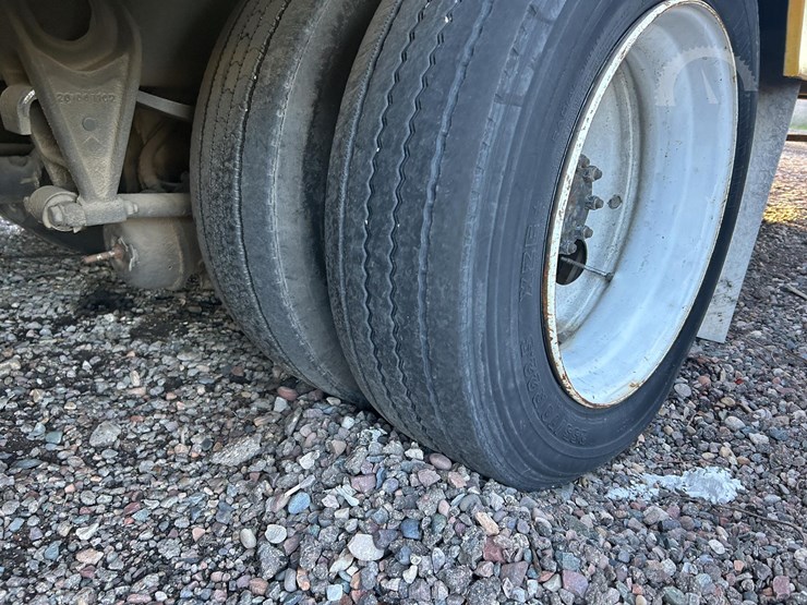 2001-international-4700-image-18