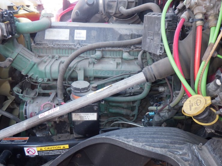 2022-volvo-vnl-300-image-18