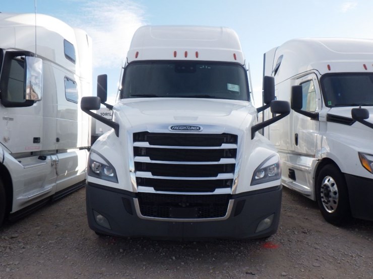2022-freightliner-cascadia-126-image-2