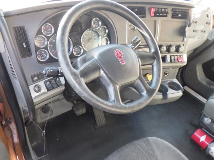 2022-kenworth-t680-image-22