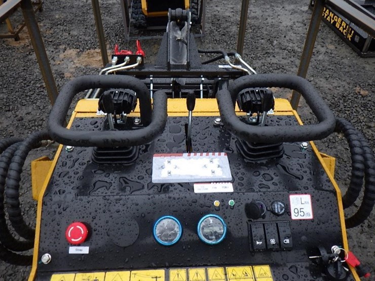 2025-agt-mx-mrt14-skid-steer-tracked-loader-image-12