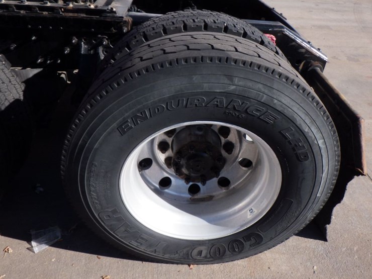 2020-volvo-vnl-760-image-13