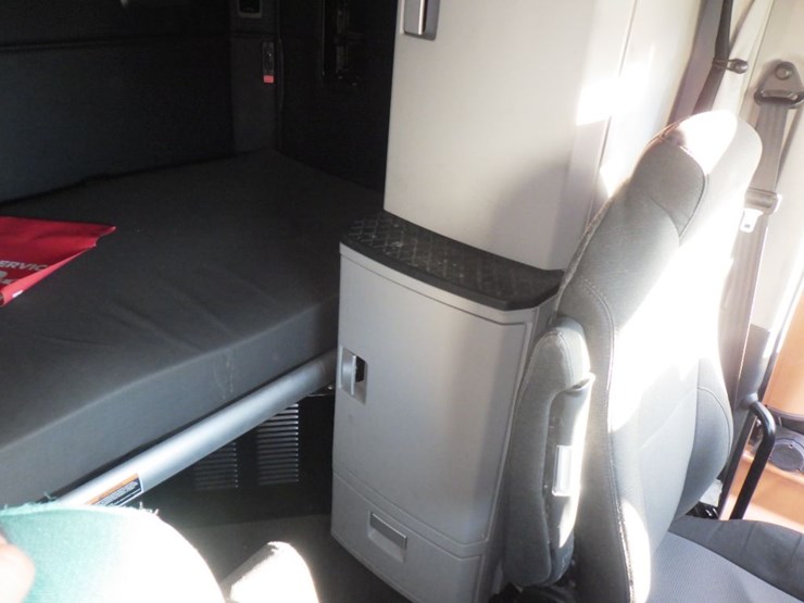 2024-kenworth-t680-image-21