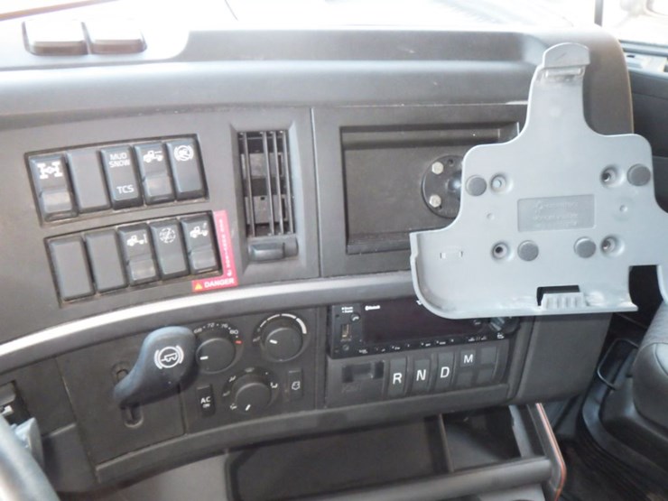 2022-volvo-vnl-760-image-20