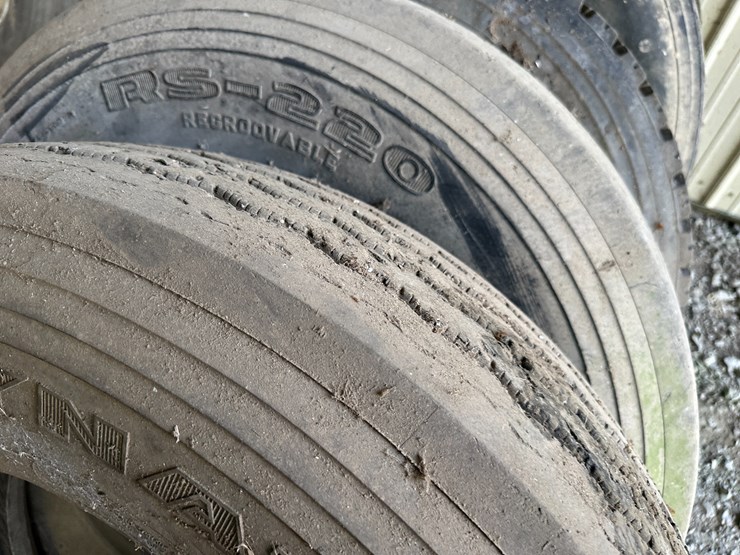 #35097-•-lot-of-miscellaneous-tires-image-6