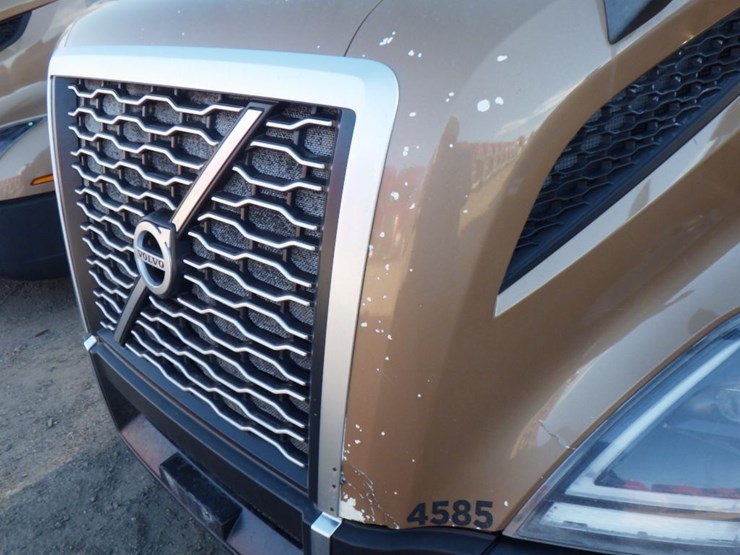 2022-volvo-vnl-760-image-3