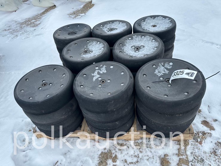 3325---(32)-john-deere-planter-gauge-wheels-image-1