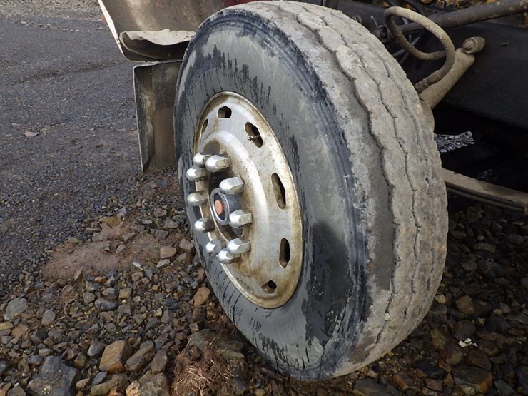 1990-peterbilt-379-image-23