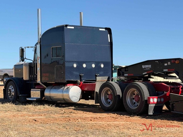 2021-peterbilt-389-image-3