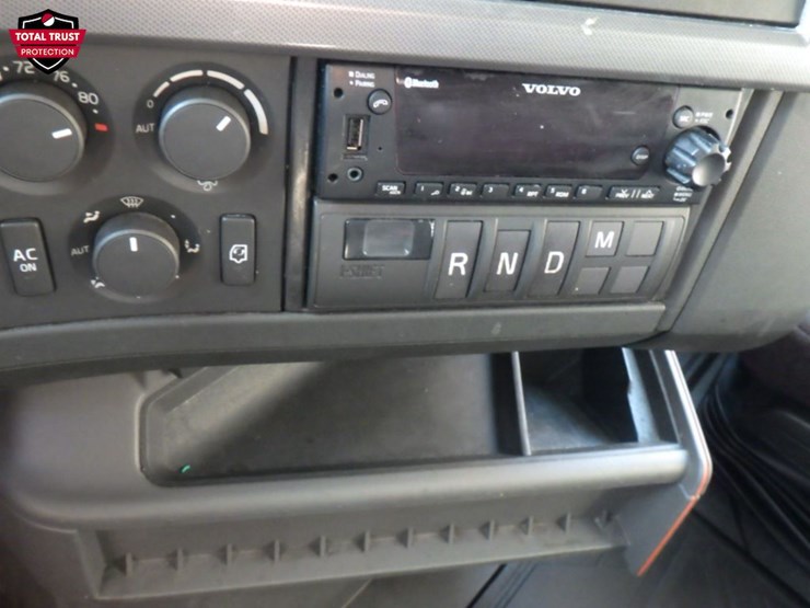 2023-volvo-vnl-760-image-26