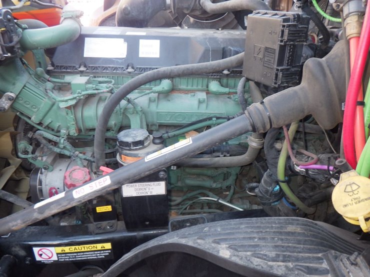 2022-volvo-vnl-760-image-22