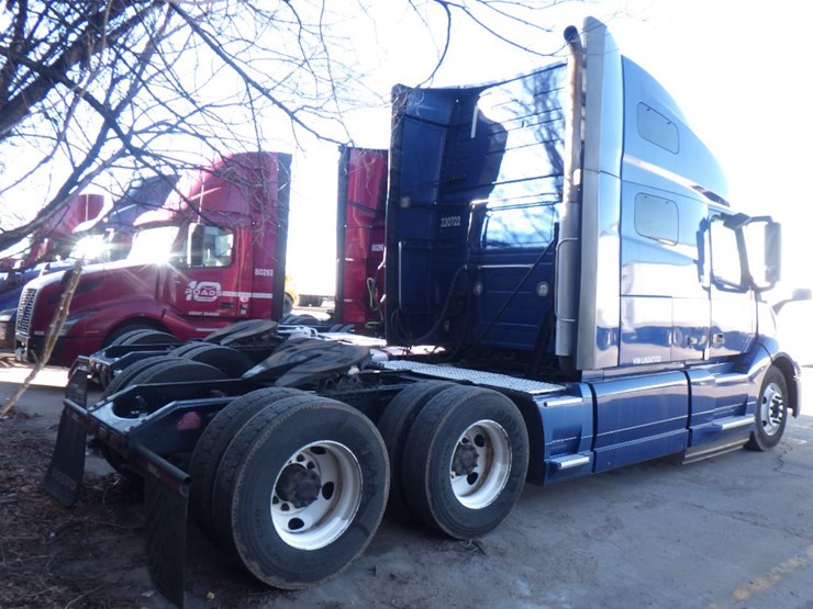 2020-volvo-vnl-760-image-8