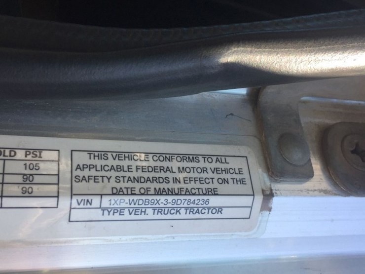 2009-peterbilt-388-image-16
