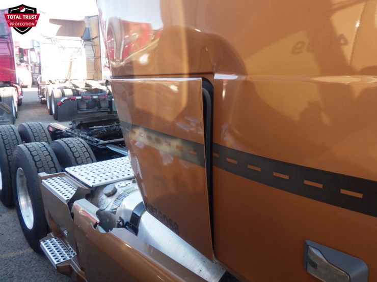 2023-volvo-vnl-760-image-9