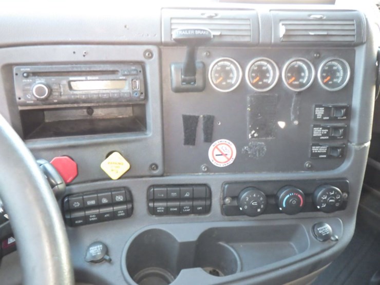 2017-freightliner-cascadia-125-evolution-image-22