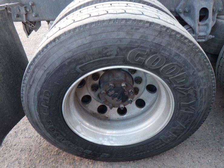 2022-kenworth-t680-image-7