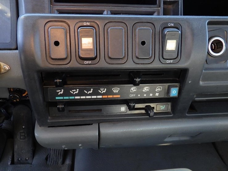 2000-mitsubishi-12'-s/a-hook-truck-image-29