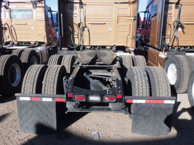 2022-volvo-vnl-760-image-9