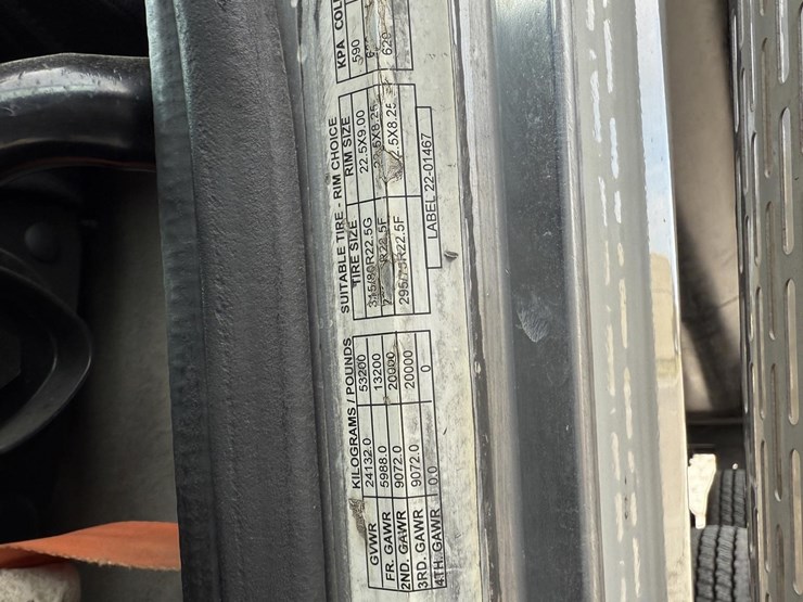 2014-peterbilt-388-image-12