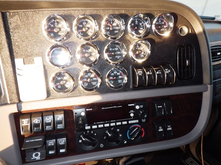 2023-peterbilt-389-image-20