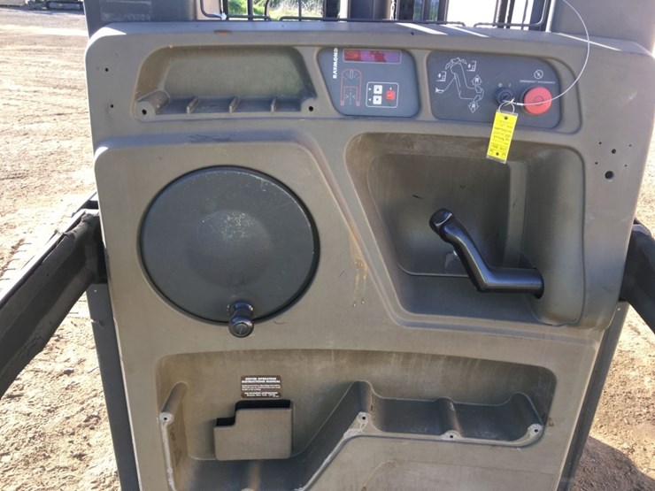 raymond-540-0pc30tt-narrow-aisle-forklift,-image-5