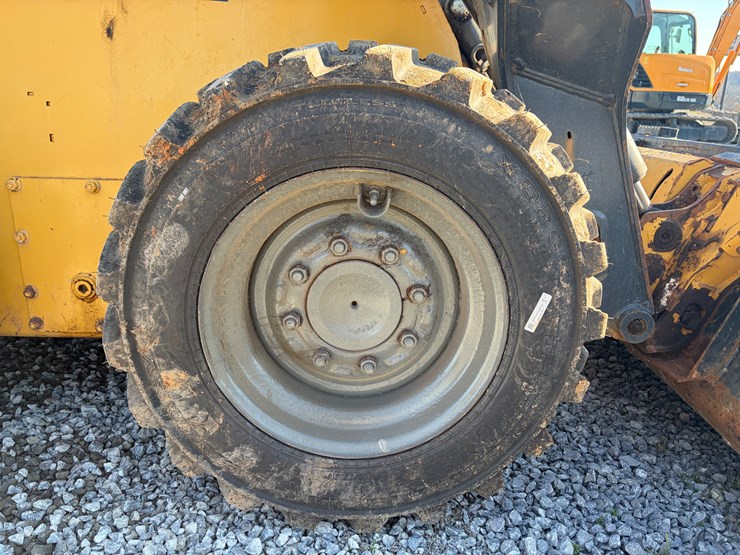 2016-deere-316gr-image-9