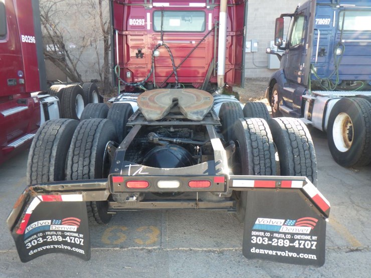 2021-volvo-vnl-300-image-8