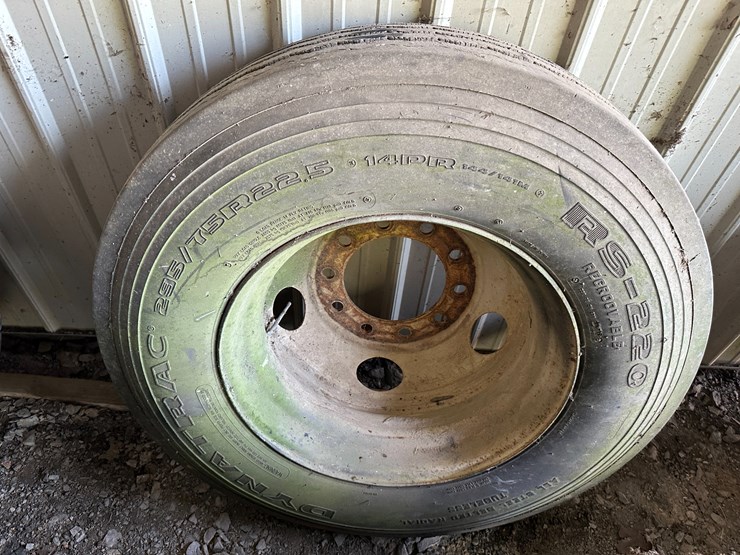 #35096-•-lot-of-(2)-dynatrac-295/75r22.5-tires-w/rims-image-7