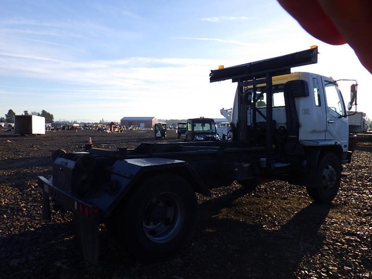 2000-mitsubishi-12'-s/a-hook-truck-image-5