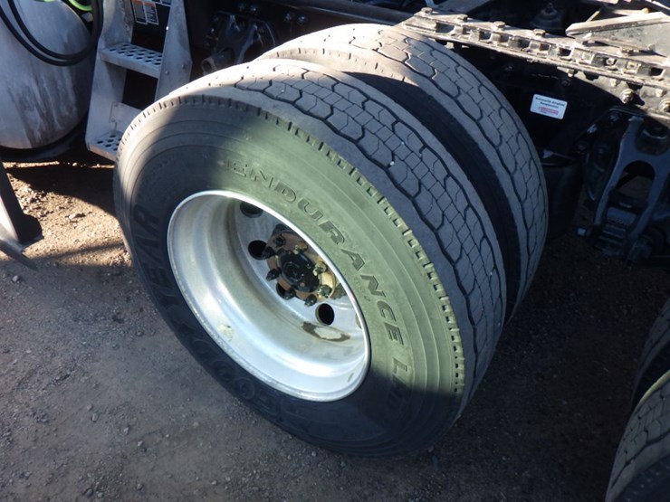 2024-kenworth-t680-image-15