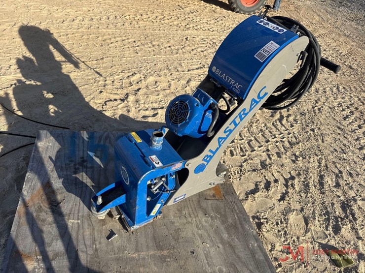 blast-trac-1-8dm-electric-walk-behind-shot-blaster-image-4