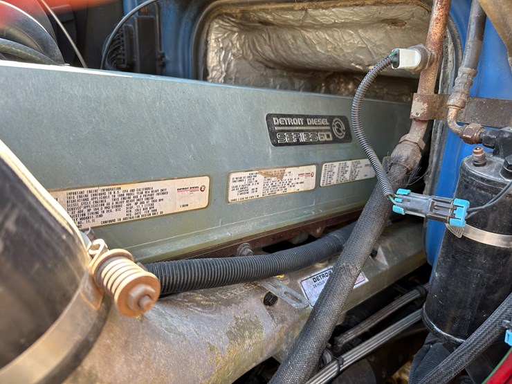 1998-volvo-vn-image-43