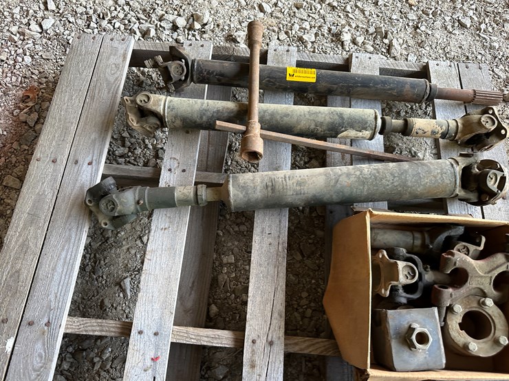 #35884-•-lot-of-drive-shafts,-top-link-and-dent-puller-image-6