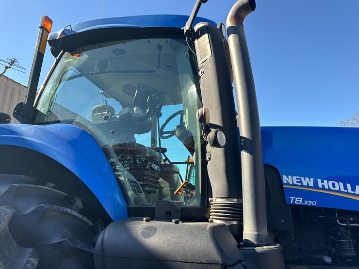 2014-new-holland-t8.330-image-45