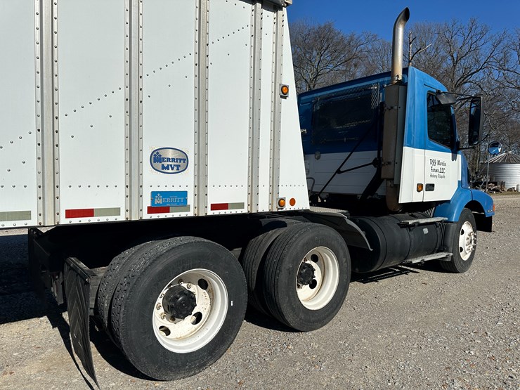 1998-volvo-vn-image-3