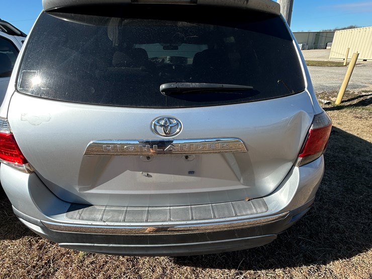 2011-toyota-highlander-image-4