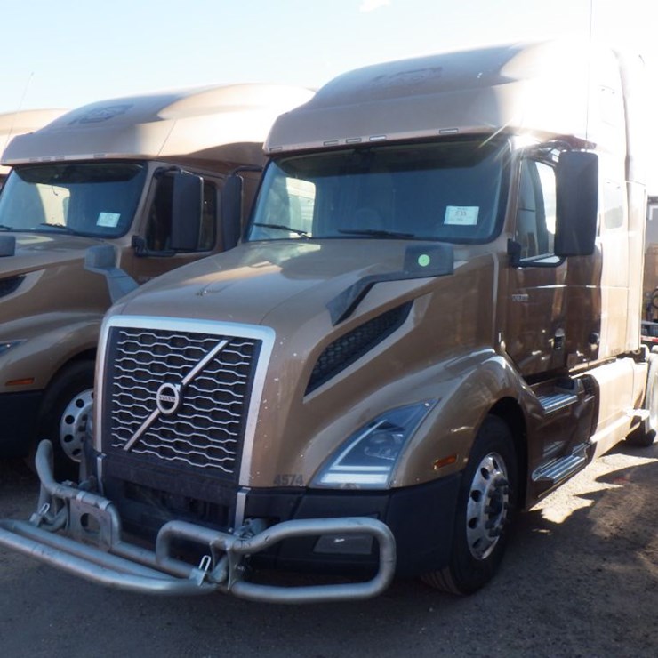 2022 VOLVO VNL 760