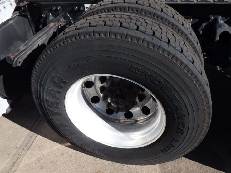 2022-kenworth-t680-image-17