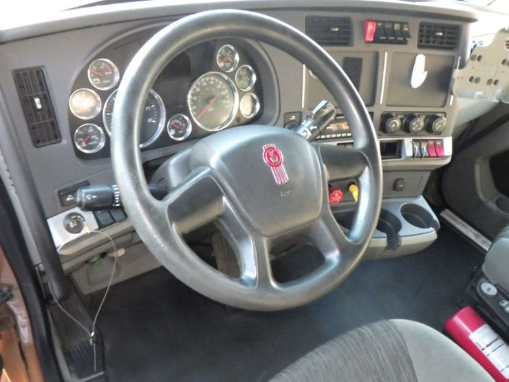 2022-kenworth-t680-image-19