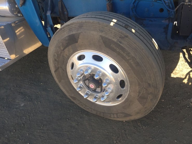 2009-peterbilt-388-image-13