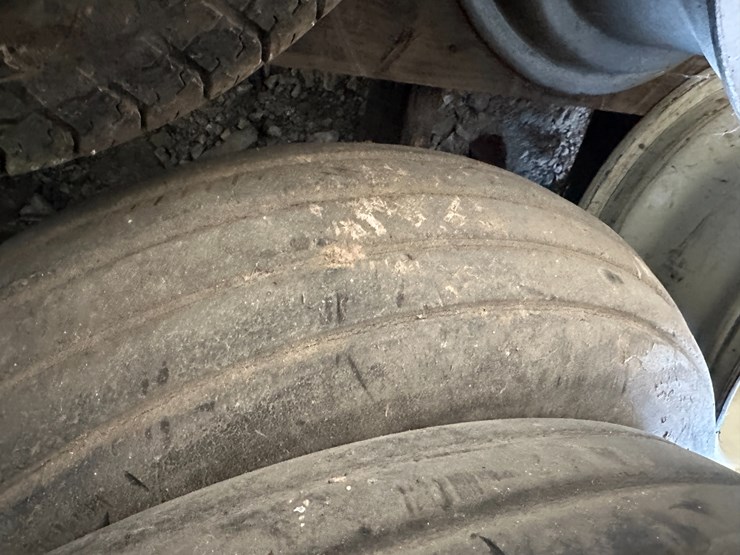 #35879-•-lot-of-(5)-tires-&-(3)-rims-image-11