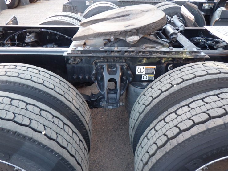 2022-kenworth-t680-image-11