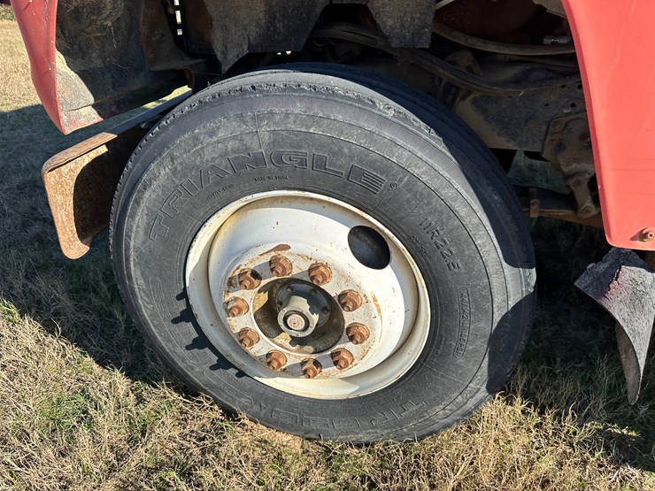 1974-ford-9000-image-8