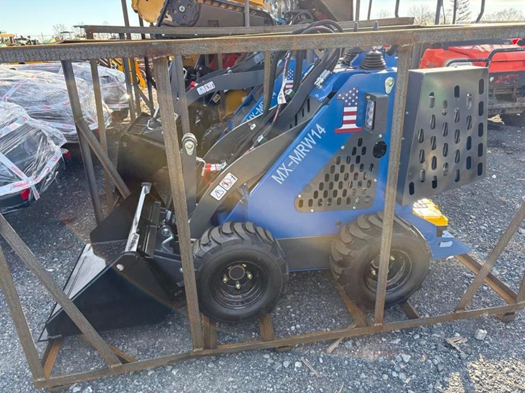 agt-compact-track-loader-image-1